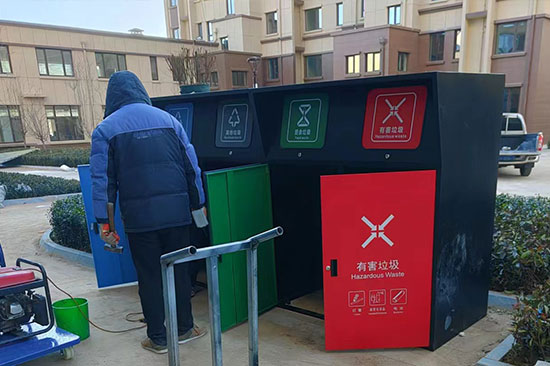 安裝四分類垃圾桶罩，垃圾分類亭